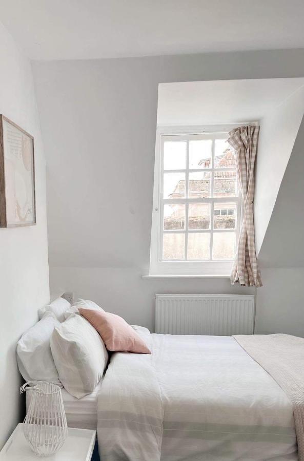 4 Bed Loft Apartment Overlooking Historic Town Trowbridge Exterior foto