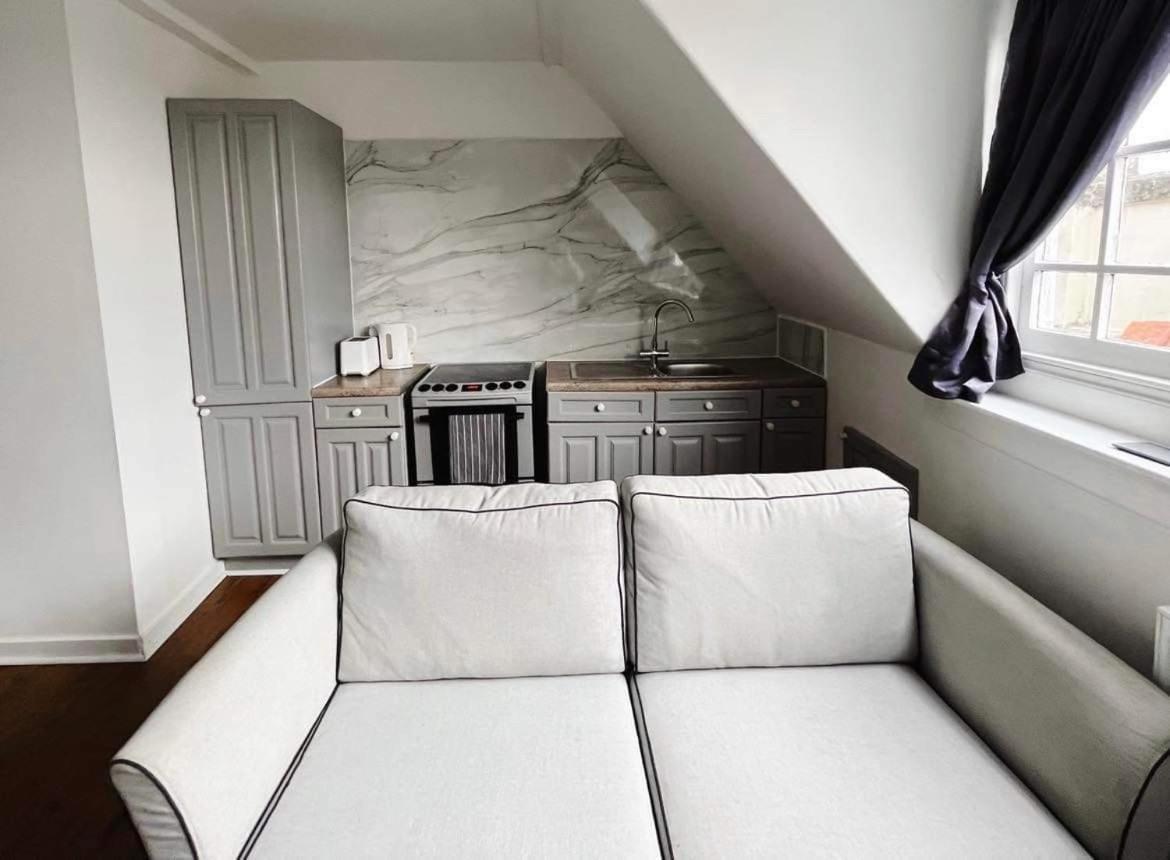 4 Bed Loft Apartment Overlooking Historic Town Trowbridge Exterior foto