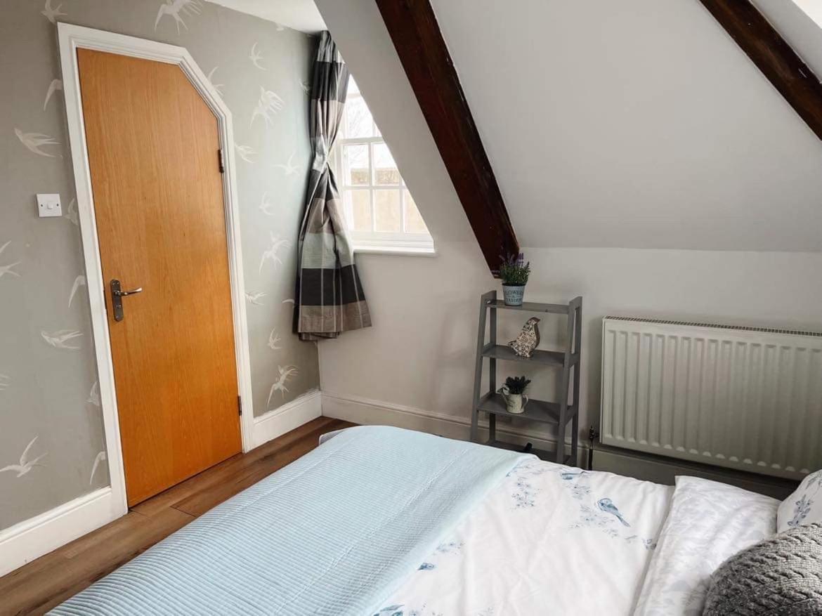 4 Bed Loft Apartment Overlooking Historic Town Trowbridge Exterior foto