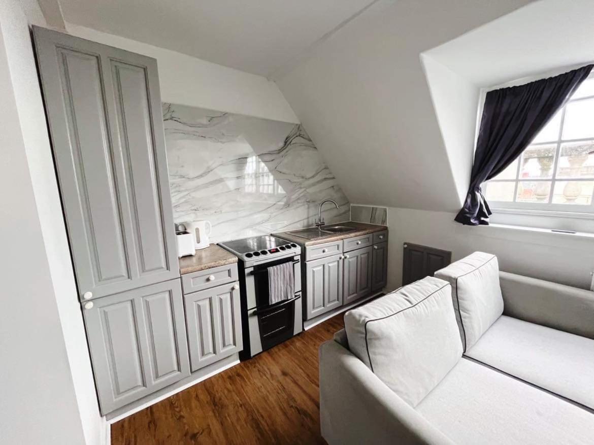 4 Bed Loft Apartment Overlooking Historic Town Trowbridge Exterior foto