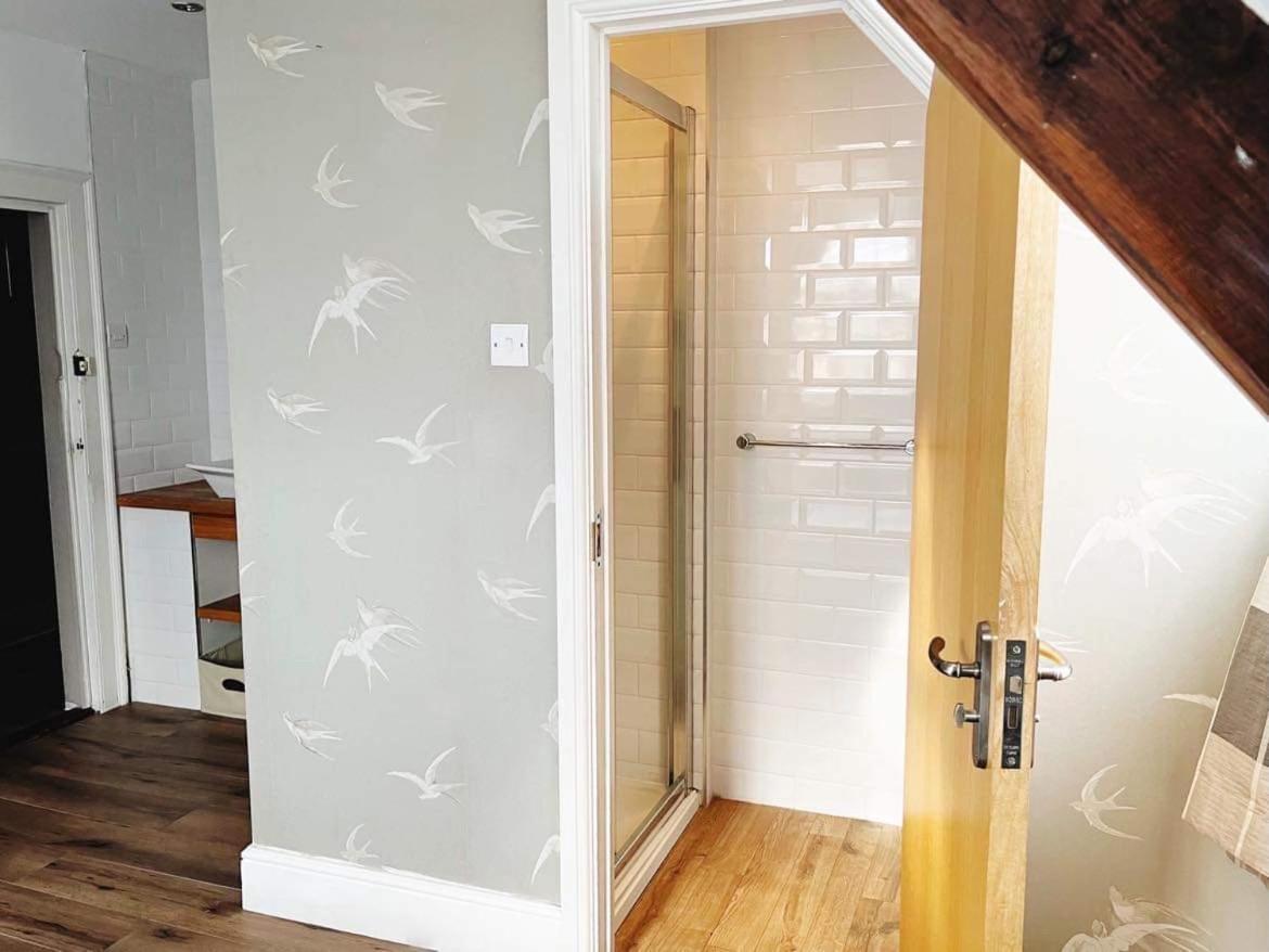 4 Bed Loft Apartment Overlooking Historic Town Trowbridge Exterior foto